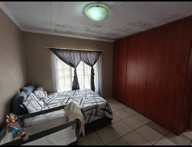 3 BEDROOM TOWNHOUSE FOR SALE IN OOS EINDE